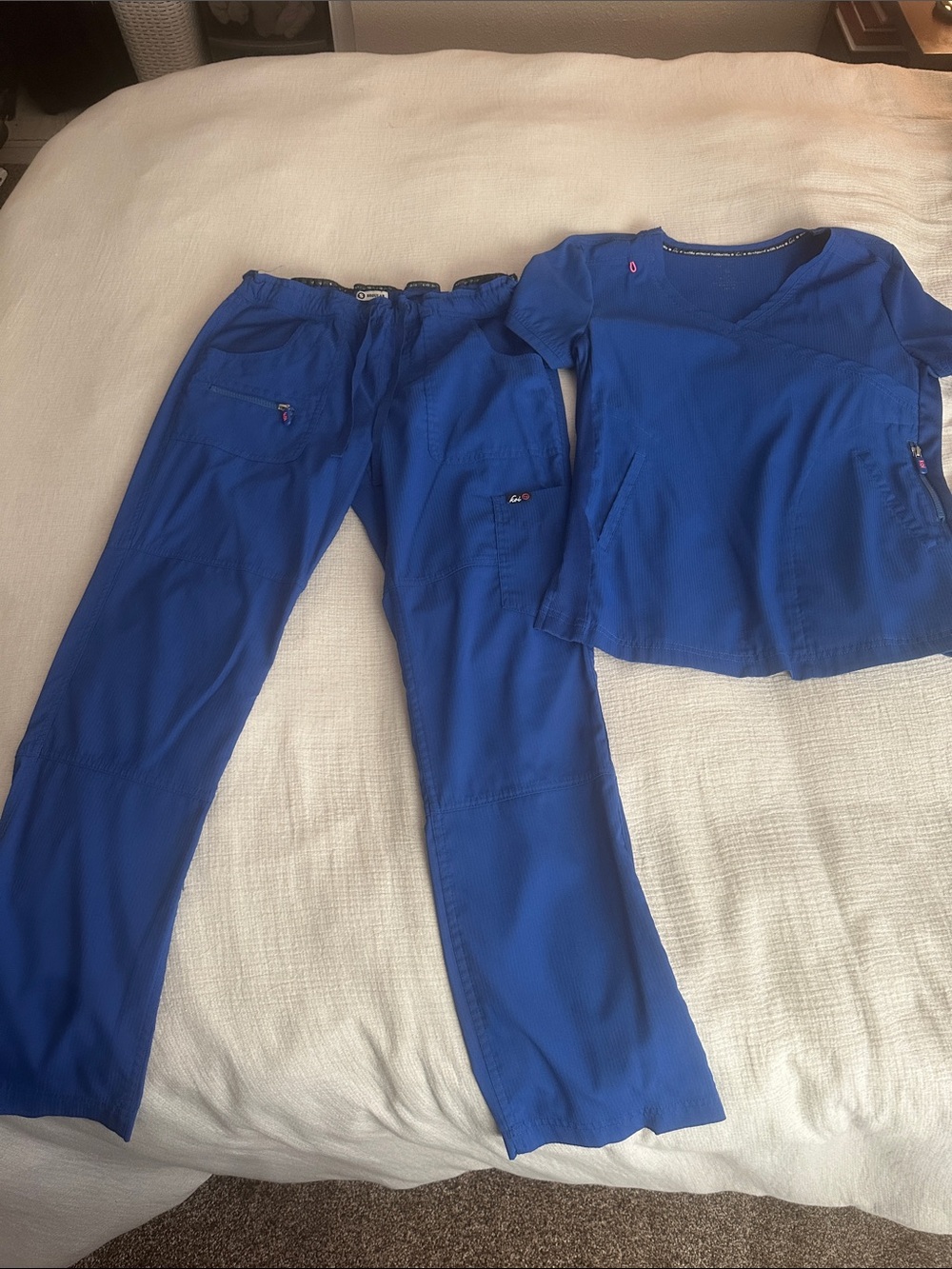 Women's Royal Blue Scrub Set - V-Neck Top & Drawstring Pants